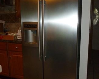 LG no-fingerprint side-by-side