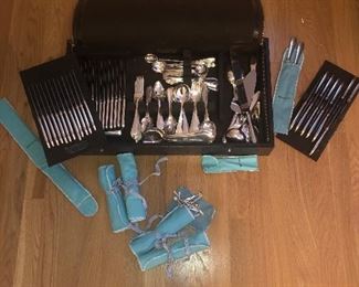 Tiffany and Co Faneuil pattern 12 place settings, 225 pieces