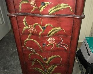 125.00 - Lingerie Chest