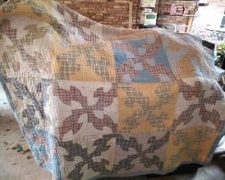 Spoke Pattern Quilt -- 100.00