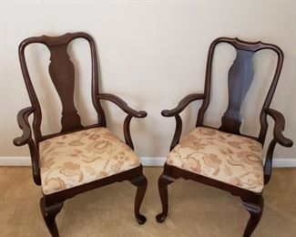$200 Kling Colonial Cherry Table, 2 Arm Chairs, 4 chairs