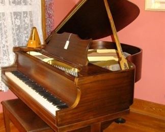 Gulbransen Baby Grand Piano. Excellent Condition. $1200.00... Available for purchase NOW. Call to view and purchase.