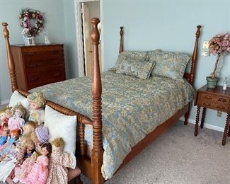 Full bed-Davis Cabinet Lillian Russell and nightstand
