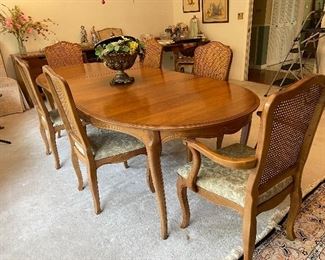 Davis Cabinet “Picardy” dining table with 2 leaves, 4 side chairs and 2 armchairs
