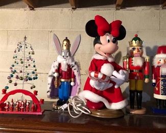 Bugs Bunny nutcracker, Minnie Mouse