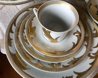 single place setting of Versace x Rosenthal "Arabesque Gold"