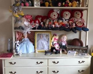 vintage Raggedy Ann & Andy dolls, vintage Mickey Mouse plush, cute vintage kids bedroom 2 pc dresser with shelves
