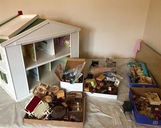 Dollhouse with tons of furniture and accessories