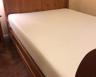 Broyhill Sleigh Bed and Table