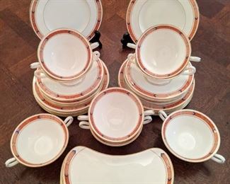 36-piece set of Royal Worcester "Beaufort" bone china - England. Active pattern 1984 - 1994.