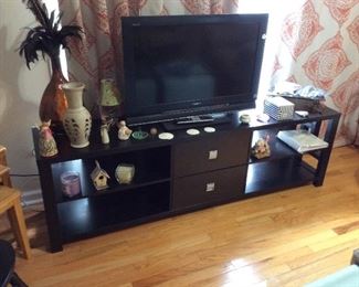 TV Shelf and Flatscreen TV