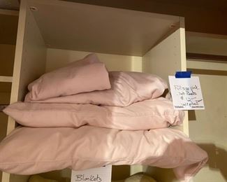 $12 full size bedding pink with two down pillows