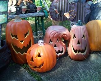 Lighted Halloween pumpkin heads