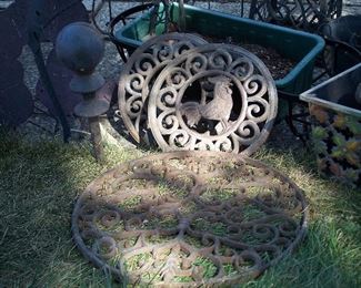 Cast iron outdoor & garden decor