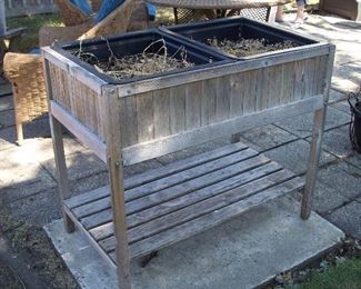 Wood raised garden planter