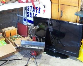 Two 32" Samsung flat screen TV's