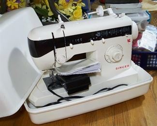 Portable Singer sewing machine & accessories