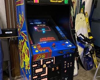 Ms. Pac Man/Galaga stand up arcade game