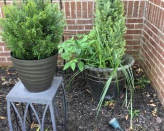 Lots of planters & stands