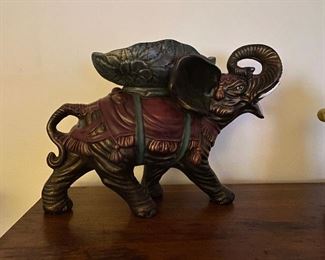 Elephant 