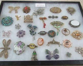 31 Brooches - ALL 1 LOT