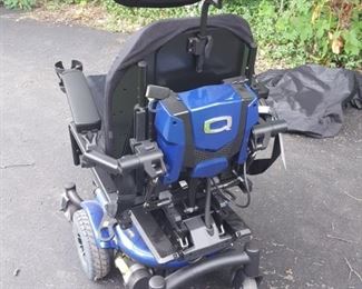 Quantum Q J6 Electric Wheelchair w/ Tru-Balance Tilt and much more - Like New