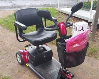 GO GO Sport red electric 3-wheel scooter w/ mirrors, charger & cover 