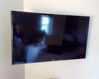 Samsung 32" TV w/ Remote