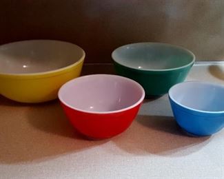 Vintage Pyrex Primary Colors Mixing Bowl Set of 4 - Yellow Green Red Blue (like new)