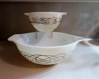 Pyrex Deluxe Chip And Dip Set Gold On Ivory Or Golden Scroll