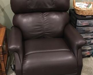Truly as BRAND NEW Quality "GOLDEN" Leather Lift Chair.