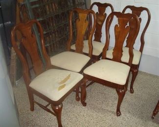 Set Thomasville queen Anne dining chairs. Seats need recovering.