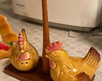 Vintage Japan Salt & Pepper Chickens with Wooden Stand
