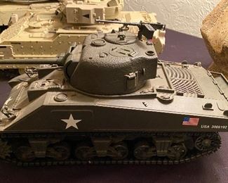 Assorted Collector's Tanks "Sherman" & "Bradley"