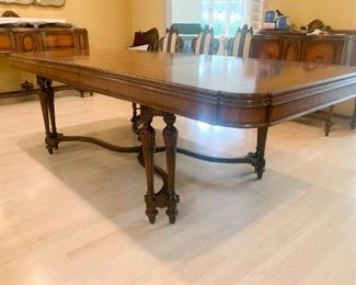 Antique / Vintage Dining Table (3 leaves included)