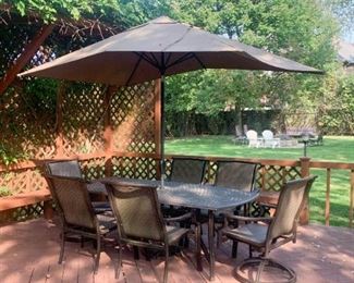 Outdoor / Patio Dining Table with 6 Chairs & Umbrella