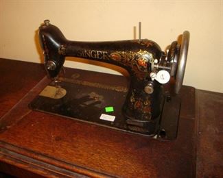 1924 Singer Treadle Sewing Machine
