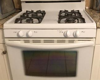 Frigidaire. Gas. Works great!