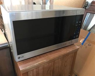 2017 LG Microwave