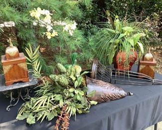 Feathers Fauna and Taj Decor