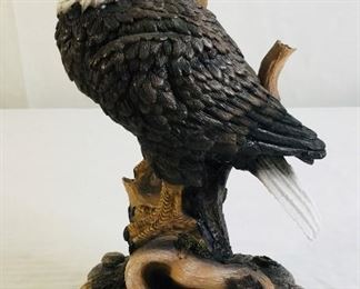 Eagle statue 