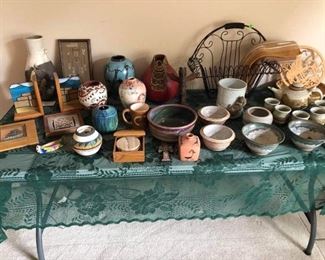 Assorted pottery 