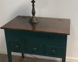 Primitive Desk Tiffany Style Lamp