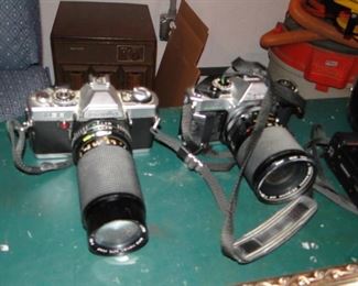Vintage cameras Minolta Xg9 Canon AE1