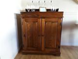 Dining room sideboard cabinet