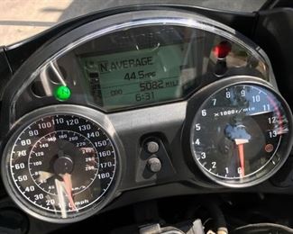 Dash showing mileage and mpg