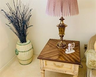 Vintage Hollywood Regency Stiffle brass trophy style table lamps.