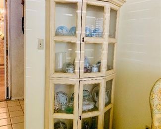 Lighted Mid Century Stanley Furniture curio cabinet.