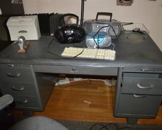 Yawman Erbe desk