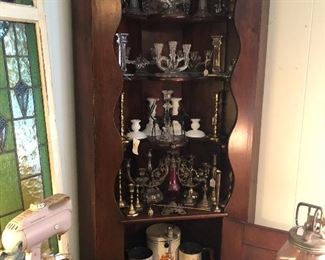 Corner shelf and glassware 